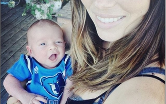Vợ chồng Justin Timberlake khoe con trai mới sinh