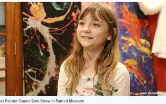 Cô bé 9 tuổi vẽ tranh bán được tiền tỉ