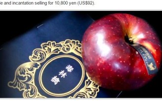 Cửa hàng Nhật bán táo tẩm 'bùa yêu' nhân dịp Halloween