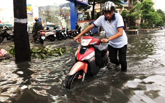Cứ mưa lớn là đường Nguyễn Hữu Cảnh lại ngập