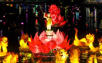 Sông Hoài rực sáng ánh sen hồng khổng lồ mừng Đại lễ Phật đản