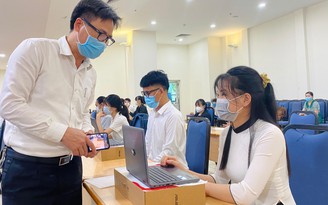 Đại học Đà Nẵng trao hơn 1,4 tỉ đồng học bổng tiếp sức tân sinh viên