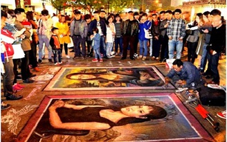 'Họa sĩ một chân' vẽ Mona Lisa gây sốt cộng đồng mạng