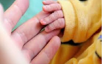 Hy hữu cặp sinh đôi cùng mẹ khác cha