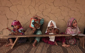 Pakistan: 25 triệu trẻ em không được đến trường