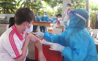 Ninh Thuận tiêm vắc xin phòng Covid-19 cho học sinh