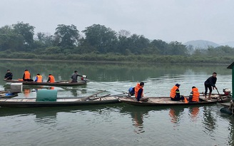 Nghệ An: Tìm thấy thi thể hiệu trưởng trường tiểu học nhảy từ cầu treo xuống sông Lam