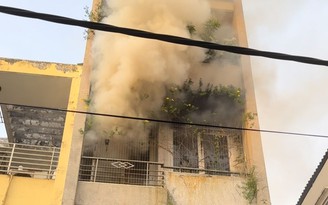 TP.HCM: Cháy căn nhà 3 tầng ở Q.Bình Thạnh, nghi do chập điện