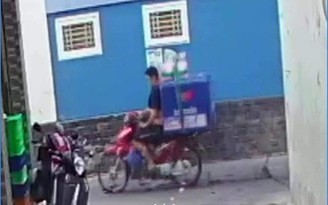 Bắt kẻ trộm xe máy và thùng hàng của nam shipper ở Q.Phú Nhuận