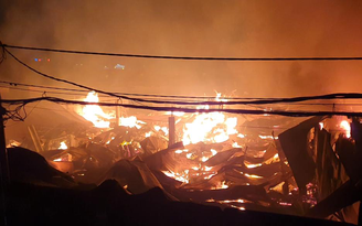 Cháy lớn tại Q.12 (TP.HCM): Người dân thuê nhà ngủ qua đêm