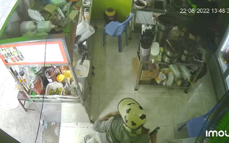 TP.HCM: Cô gái vờ vào quán trà sữa mua nước trộm 2 điện thoại