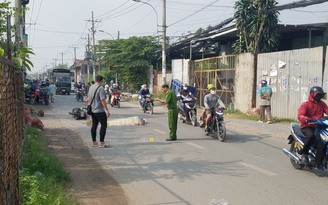 TP.HCM: Ngã vào gầm xe tải, người chạy xe máy tử vong tại chỗ