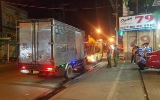 TP.HCM: Tai nạn xe máy với xe tải trong đêm, 1 người tử vong
