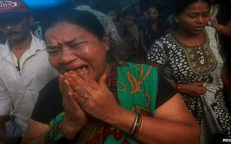 Ấn Độ: 102 người chết vì uống rượu độc