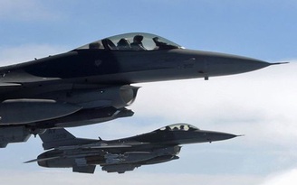Tiêm kích F-16 của Mỹ 'né' máy bay Nga ở Syria