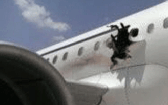 Vụ thủng máy bay Somalia: Mỹ nghi quân nổi dậy cài bom