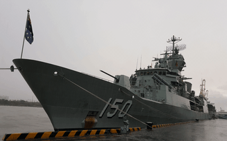 Tàu hộ vệ tên lửa Hải quân Úc thăm TP.HCM