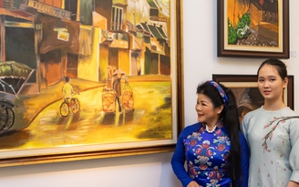 Nữ họa sĩ Văn Dương Thành và học trò triển lãm tranh về danh họa Bùi Xuân Phái