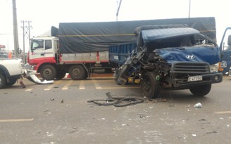 Tai nạn liên hoàn giữa 5 ô tô trên QL1A