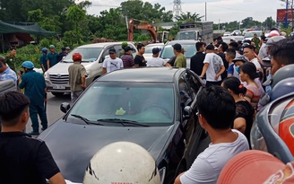 Vụ Cảnh sát 113 bị dân 'xăm trổ' bao vây: Do mâu thuẫn trong quán ăn