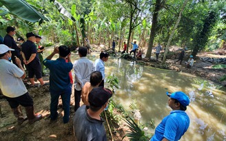 Hàng chục người chui cống, lội suối tìm người phụ nữ bị nước cuốn mất tích