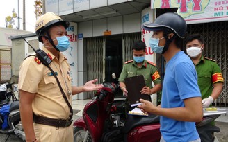 Rủ bạn gần phòng đi mua thức ăn, bị lập biên bản vi phạm Chỉ thị 16