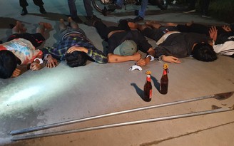 Đồng Nai: Vây ráp, bắt giữ nhóm thanh niên mang bom xăng, dao phóng lợn hỗn chiến