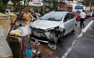 Tai nạn liên hoàn ở Đà Lạt, ô tô húc văng 1 học sinh trên vỉa hè