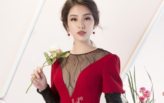 Người đẹp Hoa hậu Việt Nam nửa kín nửa hở dạo phố xuân
