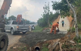 Cao tốc Liên Khương - Prenn bị đấu nối trái phép, phá dải phân cách