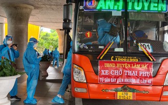 Thai phụ được về quê Lâm Đồng bằng máy bay: 'Chờ ngày này rất lâu rồi!'