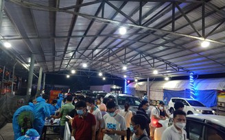 Hàng ngàn ô tô cá nhân vào Lâm Đồng, chốt số 1 đèo Chuối quá tải