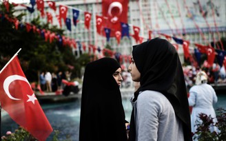 Thổ Nhĩ Kỳ bỏ lệnh cấm nữ quân nhân dùng mạng che mặt
