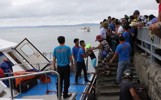 2.000 du khách rời đảo Cô Tô, 5.000 tàu ở Quảng Ninh về nơi tránh bão