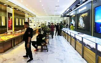 Đột kích ‘sào huyệt’ tour 0 đồng bán hàng giả ở Quảng Ninh