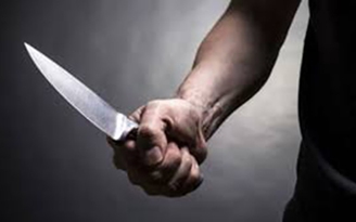 Khởi tố nghi phạm vô cớ dùng dao đâm chết hàng xóm