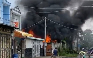 Quảng Ninh: Chồng đốt xe máy làm cháy nhà, vợ bỏng nặng