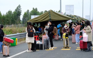 Quảng Ninh nới quy định phòng dịch Covid-19 để người dân về quê đón tết