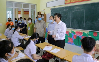 Quảng Ninh: Gần 2.000 người phục vụ kỳ thi THPT quốc gia được tiêm phòng Covid-19