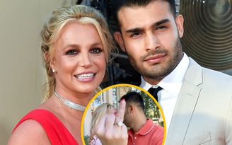 Britney Spears đính hôn với bạn trai kém tuổi