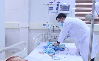 Quảng Ninh: Cấp cứu bé 5 tháng tuổi bị ngộ độc thuốc nhỏ mũi