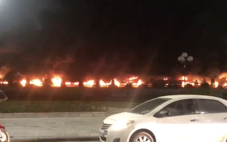 Quảng Ninh: Cháy lớn tại chợ Hạ Long 1