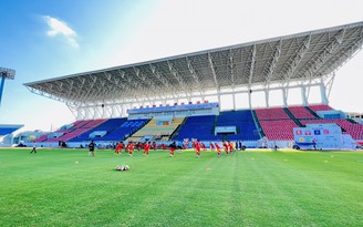 Lắp máy đếm người vào xem bóng đá nữ SEA Games 31