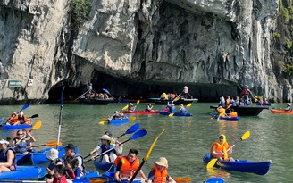 Các điểm du lịch Quảng Ninh đông nghịt cuối tuần, nhiều quán ăn từ chối phục vụ