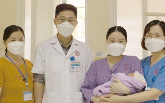 Quảng Ninh: Phẫu thuật xuyên đêm cứu mẹ con sản phụ bị rau bong non