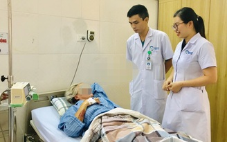 Quảng Ninh: Cứu bệnh nhân người Úc bị vỡ gan do tai nạn xe đạp