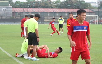HLV Hoàng Anh Tuấn than thở về thể lực lứa U.18 Việt Nam