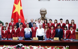 Thủ tướng Nguyễn Xuân Phúc ấn tượng với kình ngư trẻ Nguyễn Hữu Kim Sơn