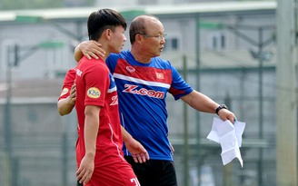 Thầy Park Hang-seo chê cầu thủ Việt Nam còn thụ động