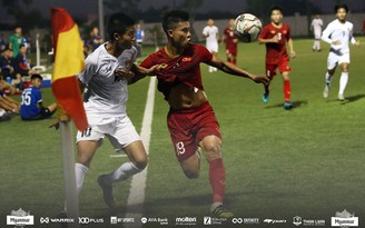 Sát thềm SEA Games 30, đội U.22 Việt Nam còn bối rối với sân nhân tạo